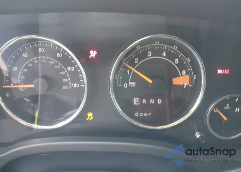 2015 Jeep Compass Latitude z USA, uszkodzony, nr VIN 1C4NJCEB3FD139202